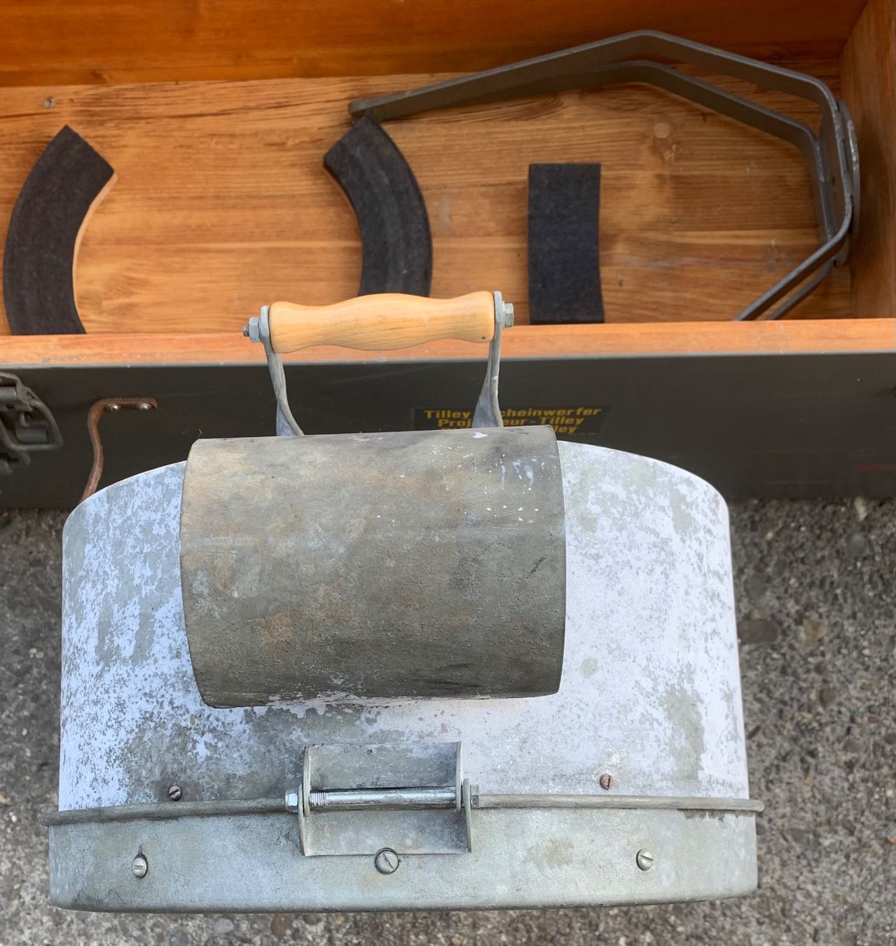Tilley Lampes: Tilley-Scheinwerfer der CH Armee – D'occasion à Goldingen par Bergler012 4