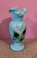 Vase en verre opalin bleu ciel peinte à la main, Vintage