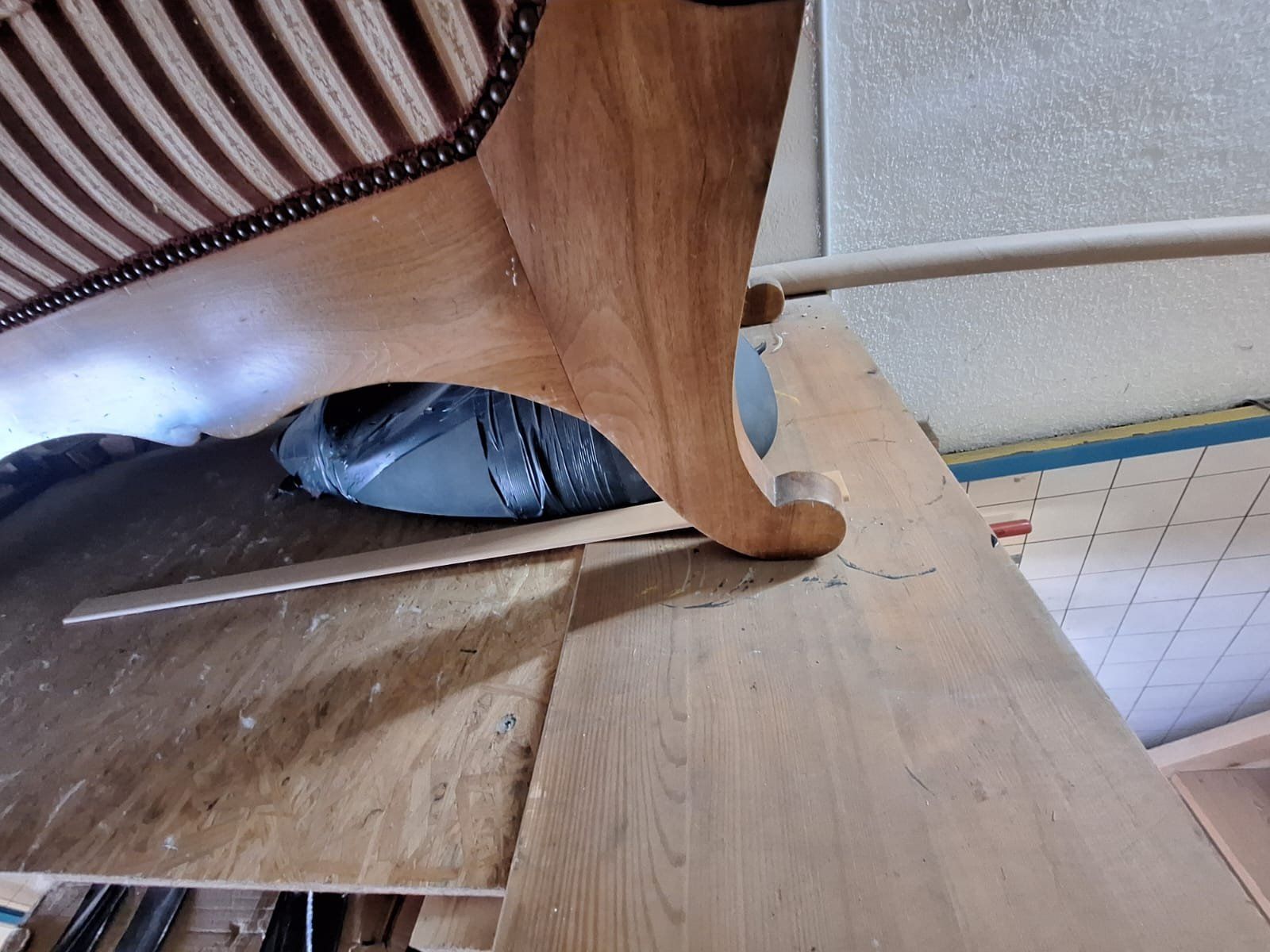 Divani: Biedermeiersofa gepolstert – Usato da Luzern venduto da Sainte-Victoire 2