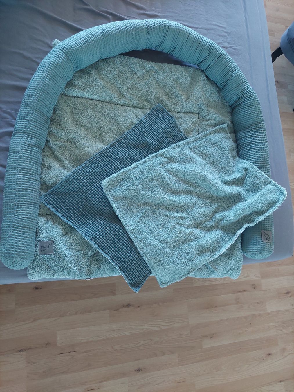 Wickeltisch & Zubehör: WICKELAUFLAGE SET GRÜN – Gebraucht aus Münchenstein von Strupfi