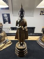 Buddha stehend Tibet aus Bronze mit 18K Goldanstrich