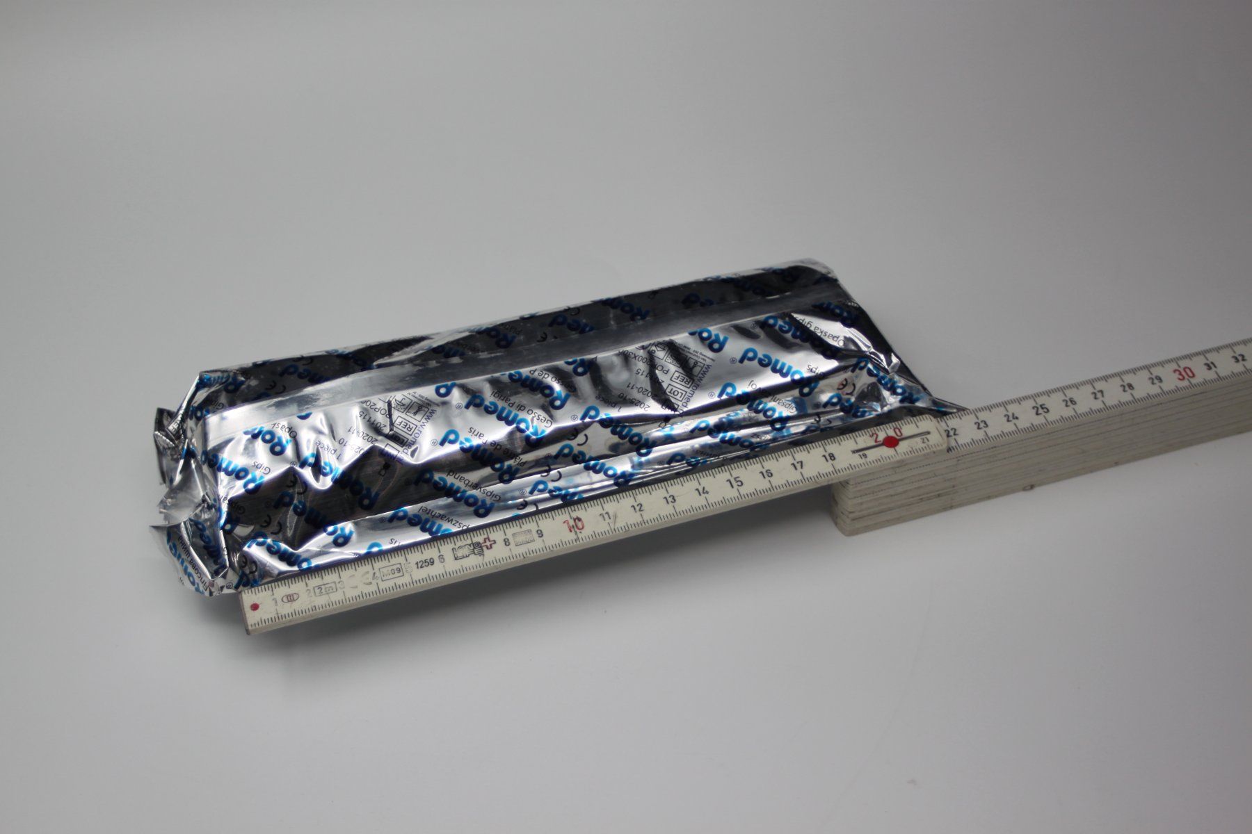 Modellini di ferrovie: 1 Rolle Gipsbinde 20 cm x 3 m extra breit – Nuovo e nell'imballaggio originale da Lömmenschwil venduto da ritalin01