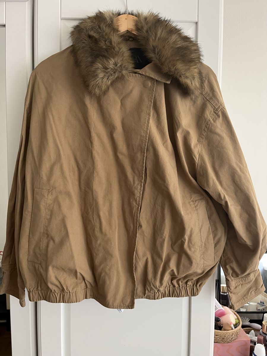 Zara Giacche: Jacke mit Pelzkragen – Nuovo e nell'imballaggio originale da Allschwil venduto da eyl_bb8q