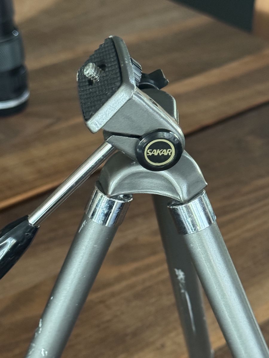 Treppiedi & Teste: Sakar Stativ aus den 60ern – Usato da Baar venduto da Freethy 1