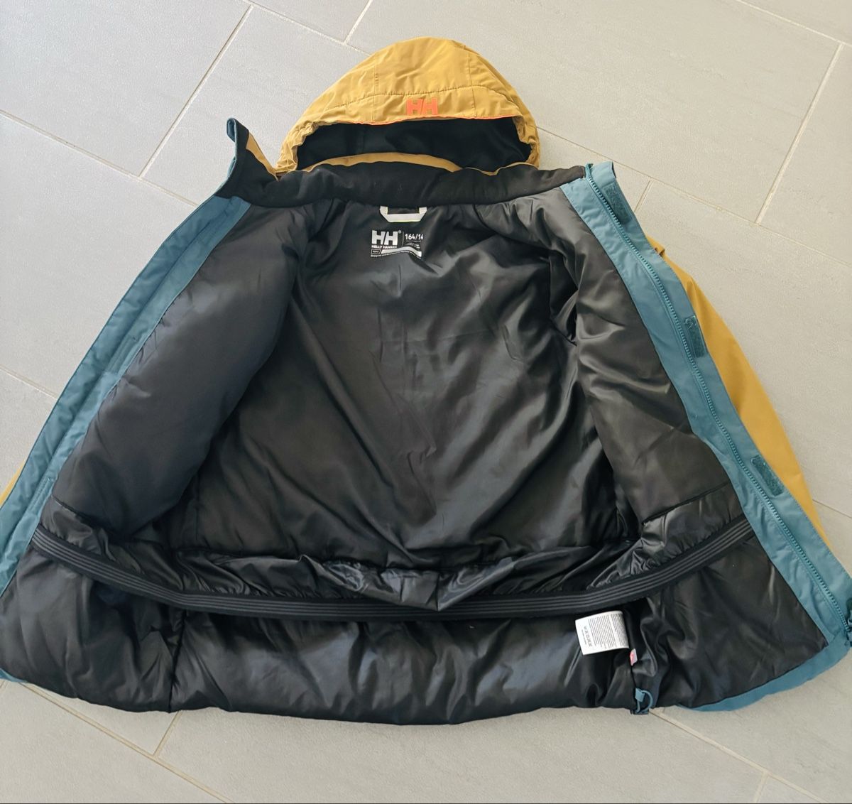 Anzüge: Helly Hansen Skijacke & Hose – Gebraucht aus Wetzikon ZH von turbomuus 2