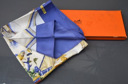 Seidenschal  Hermès Bordeaux Portes Océane  foulard en soie