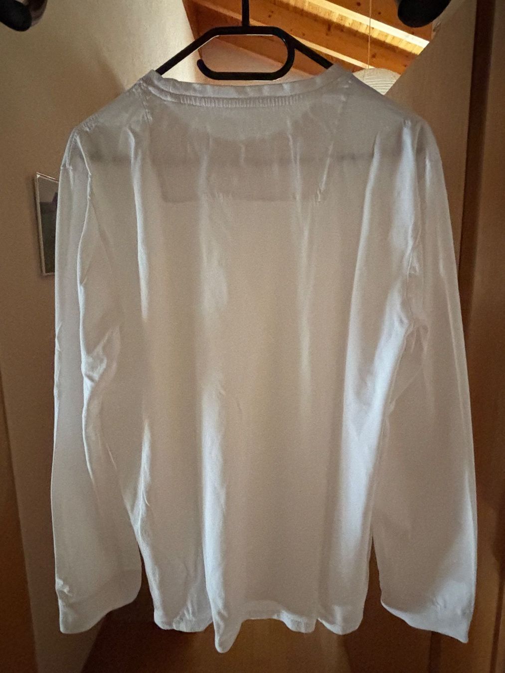 Guess T-shirt: T-shirt Guess long sleeve – Usato da MURAZ - SIERRE venduto da Pierre.A 3