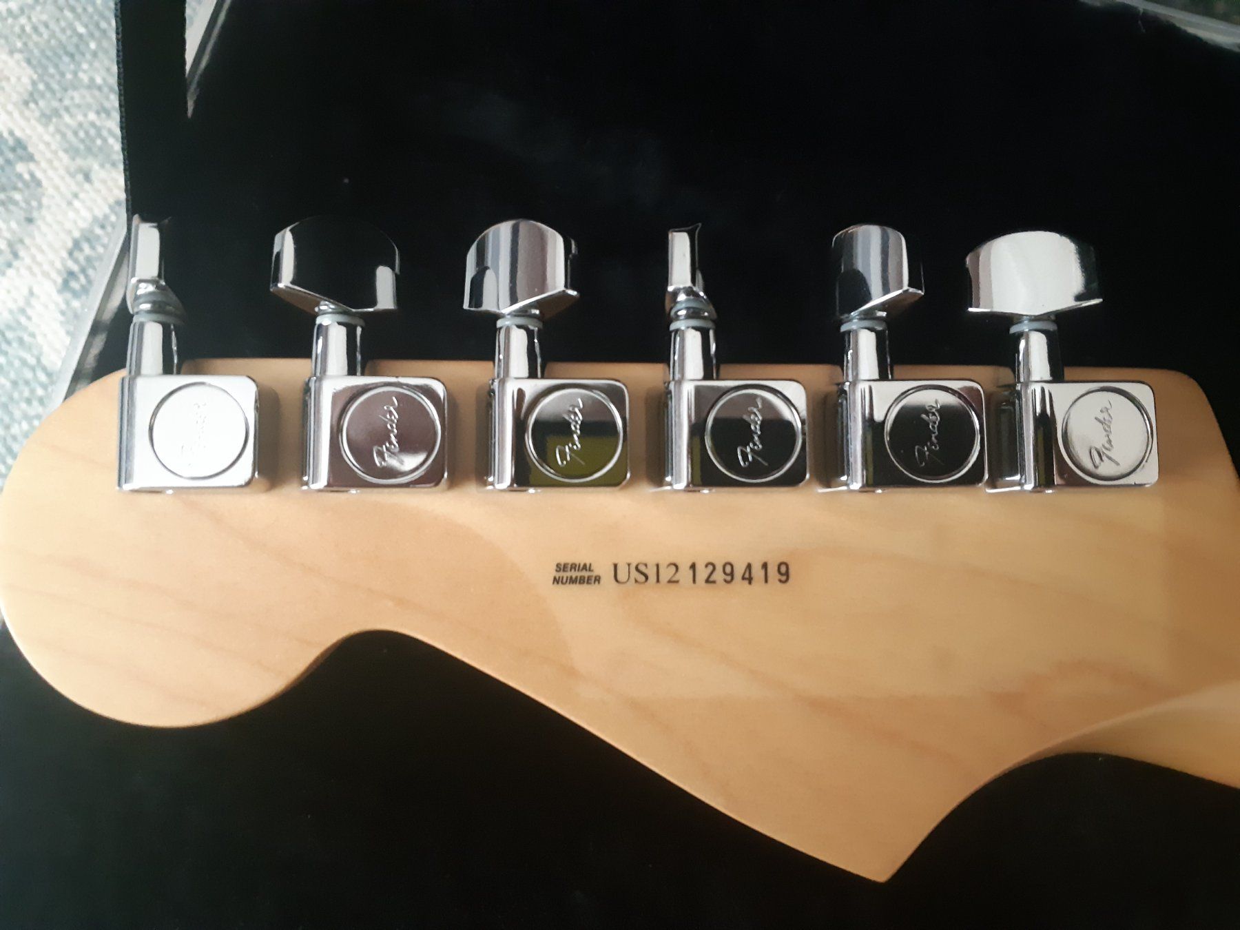 Fender Strumenti musicali: Fender Stratocaster American Standard mit Koffer – Usato da Stäfa venduto da alb_xjq7 1