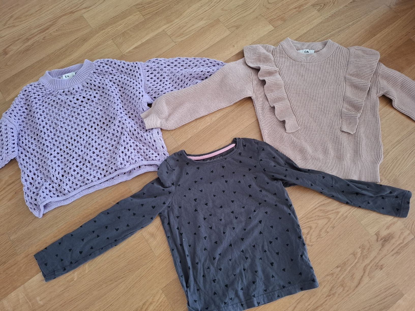 Kleiderpakete & -sets: Winter Sale: 3er Set Mädchen Pullover, Grösse 128 – Gebraucht aus Baar von Jhonny18