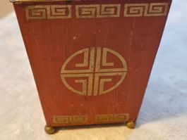 Übertopf aus Metall mit Chinesischem Movtiv