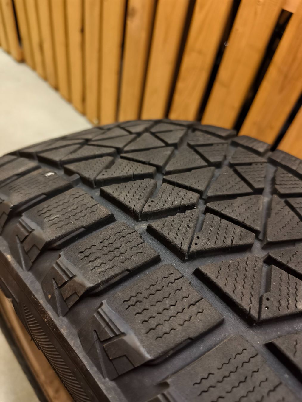 Mercedes-Benz Pneus & Roues: Original Mercedes Winterräder Bridgestone – D'occasion à Wünnewil par kushakiller 1