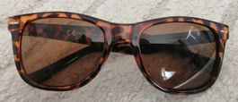 Modische Sonnenbrille im Leopard-Look