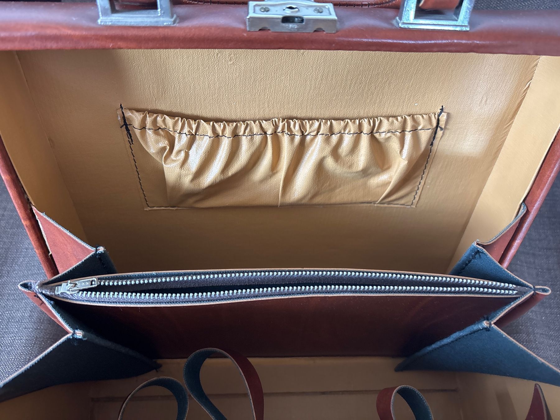 Valigie: Kleiner Koffer Vintage – Usato da Genève venduto da Livsonman 3