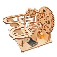 Holzmodell Kugelbahn mit Motor