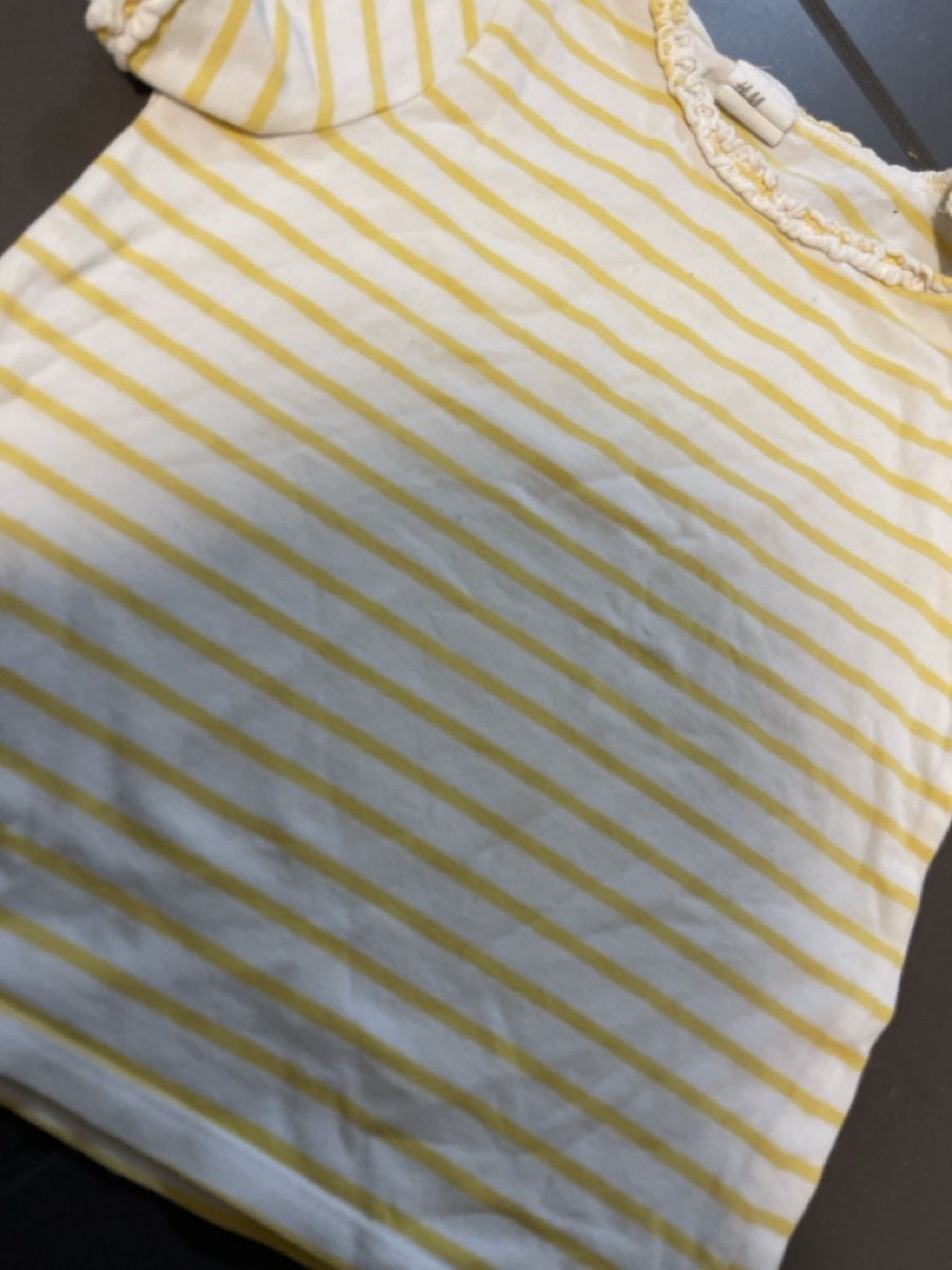 H&M Camicette, T-shirt & Top: Süsses Ringelshirt mit Rüschen, Grösse 80 – Usato da Zürich venduto da Belisimo 1