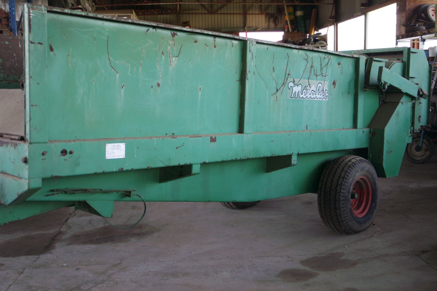 Tutte le macchine: Epandeuse à compost / broyeuse à branches et déchet vert – Usato da Avenches venduto da Brocadou 2
