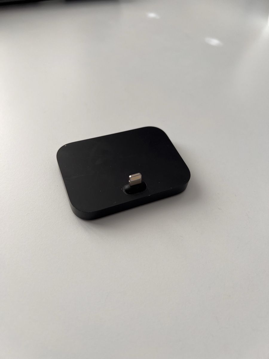 Apple Caricabatterie: Apple iPhone Ladestation Schwarz guter Zustand – Nuovo e nell'imballaggio originale da Winterthur venduto da ChicMarkt