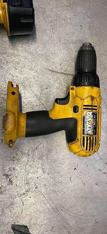 Perceuses: Akku Bormaschine Dewalt – D'occasion à Uttigen par power87 1