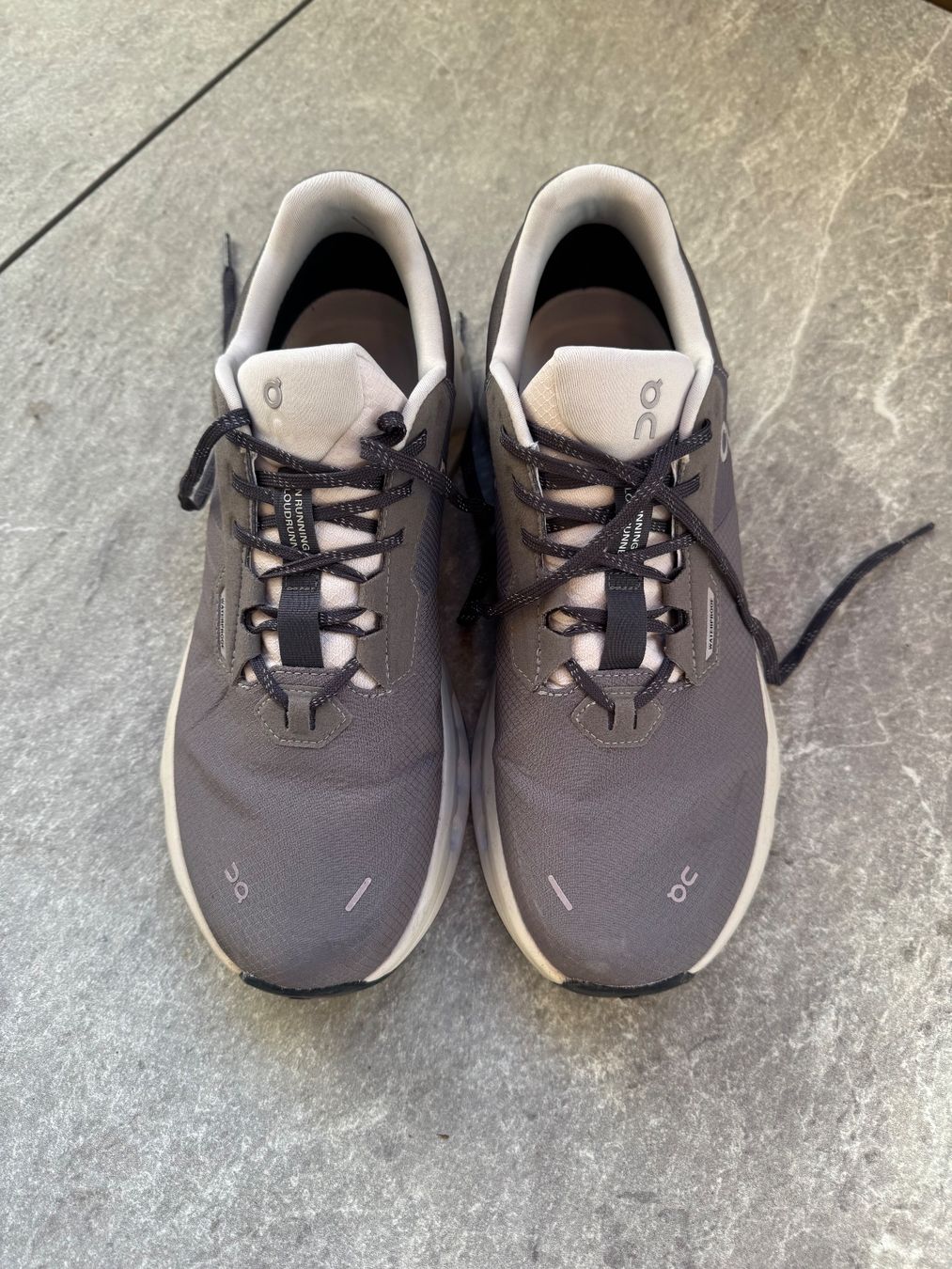 On Chaussures hommes: ON Laufschuhe Cloudrunner 2 Waterproof Gr 42 (fast wie neu) – D'occasion à Thalwil par ber_26gv 1