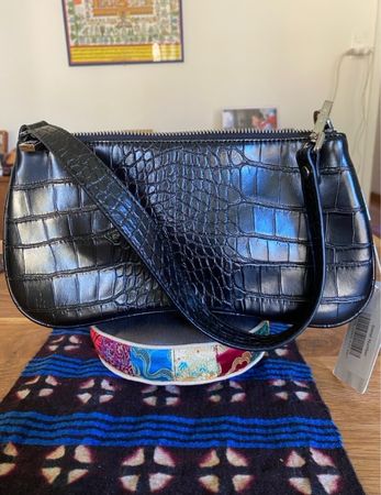 JW PEI Handtasche schwarz Krokooptik mit Riemen neuwertig