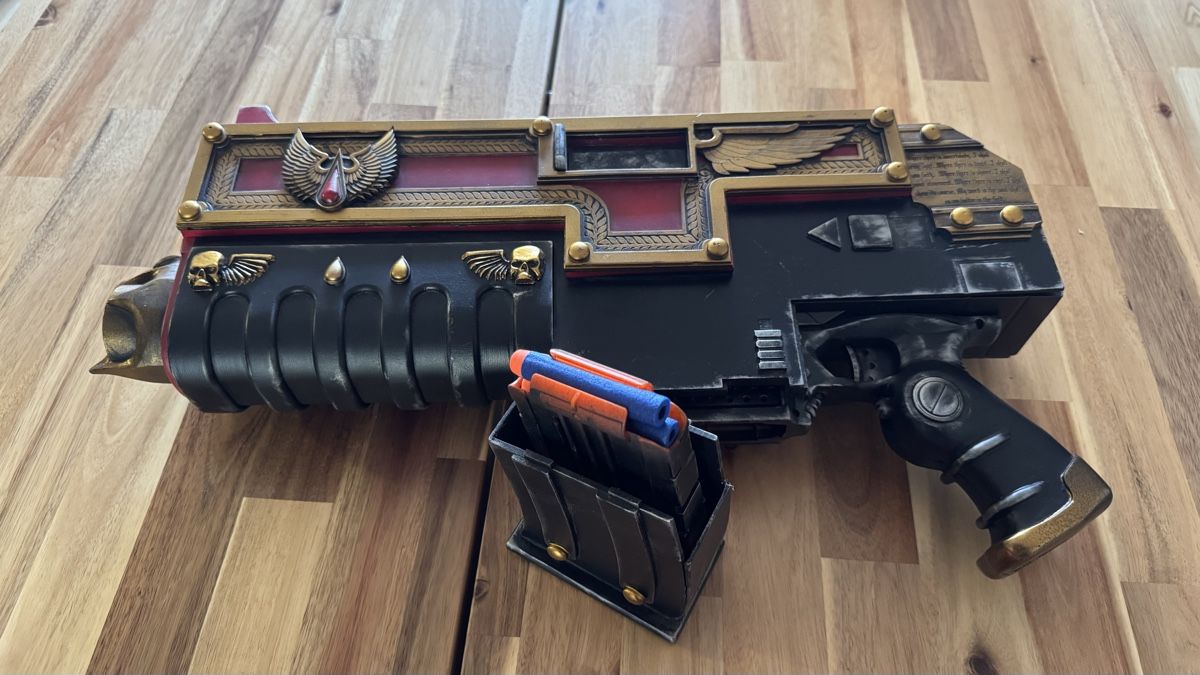 Nerf Spielzeuge: Warhammer 40K - Bolter, Bloodangels – Neu (gemäss Beschreibung) aus Niederbipp von Irusvirus 1