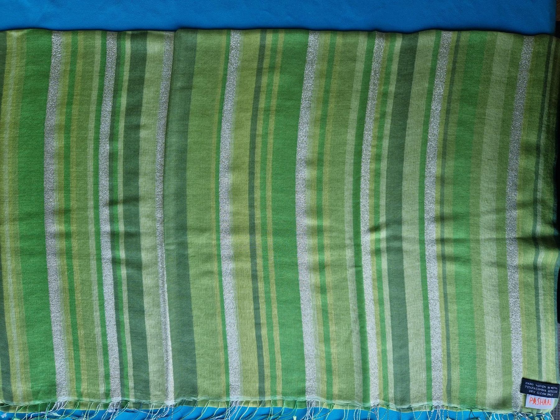 Foulard & Sciarpe: Etole Pashmina & Soie, rayures vertes et argent. – Nuovo (secondo la descrizione) da Gryon venduto da dra_qxh2 1