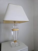 Exklusive Designer Tischlampe Tomás & Sáez – Acryl & Gold