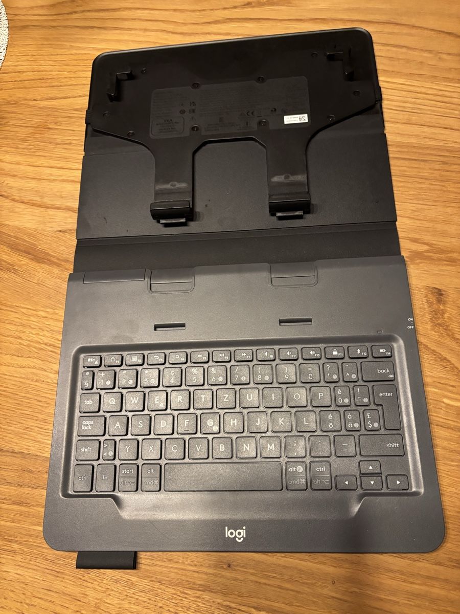 Logitech Tastaturen: Logi Tablet Keyboard Case Universal – Neu (gemäss Beschreibung) aus auvernier von Vine101