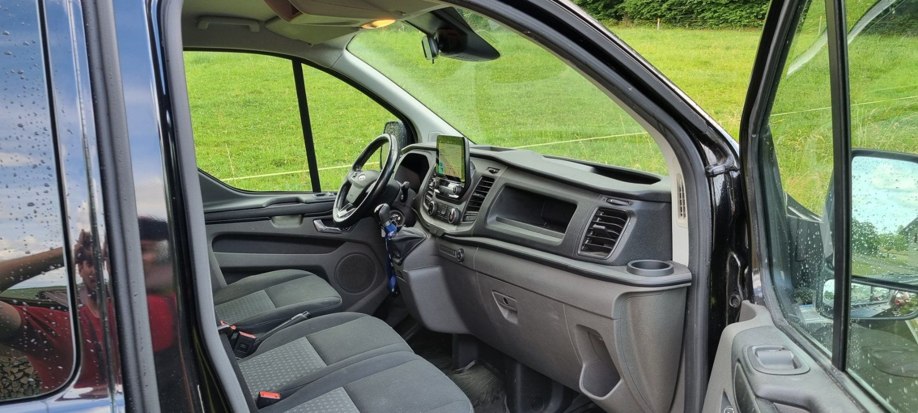 Ford Véhicules utilitaires: Ford Transit Custom Lieferwagen 3 Plätzer Schwarz – D'occasion à Uettligen par Buj1959 9