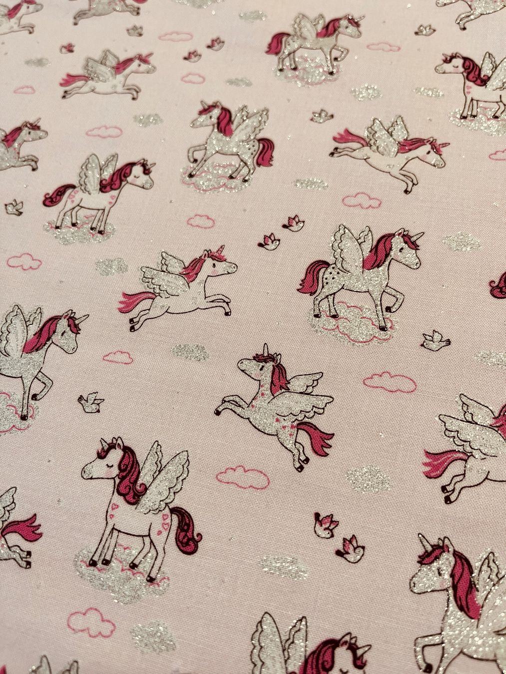 Tissus: Patchworkstoff funkelndes Einhorn – Neuf (Voir description) à Seuzach par KreativmitStoff 2