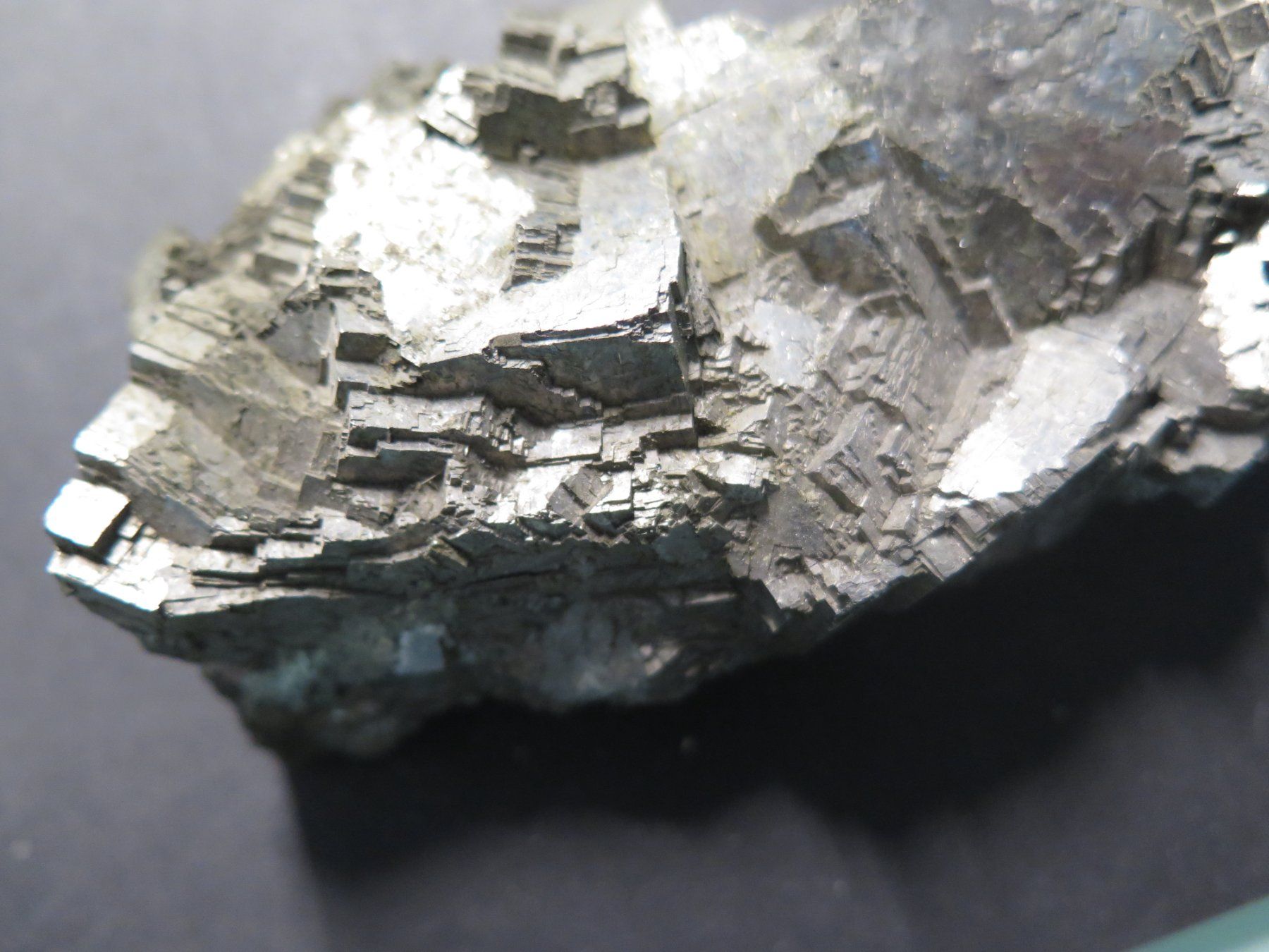 Minerali & Pietre curative: Ferro Vanadium von Duisburg ca. 724 gr. – Usato da Schaffhausen venduto da Yamakana51L8736OQ8 2