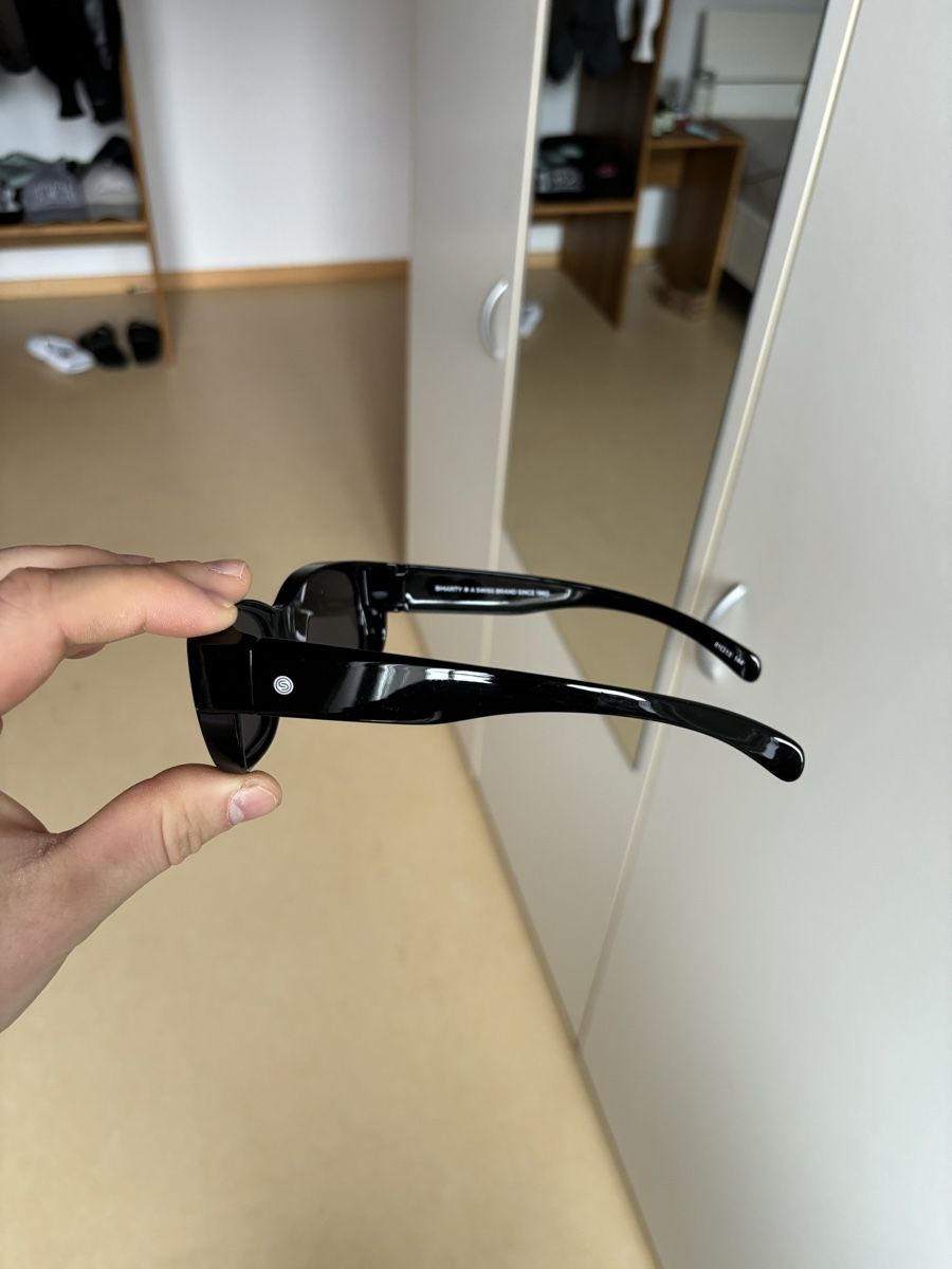 Occhiali & Lenti: Grosse Schwarze Sonnenbrille – Usato da Willisdorf venduto da sam_m9y8 1