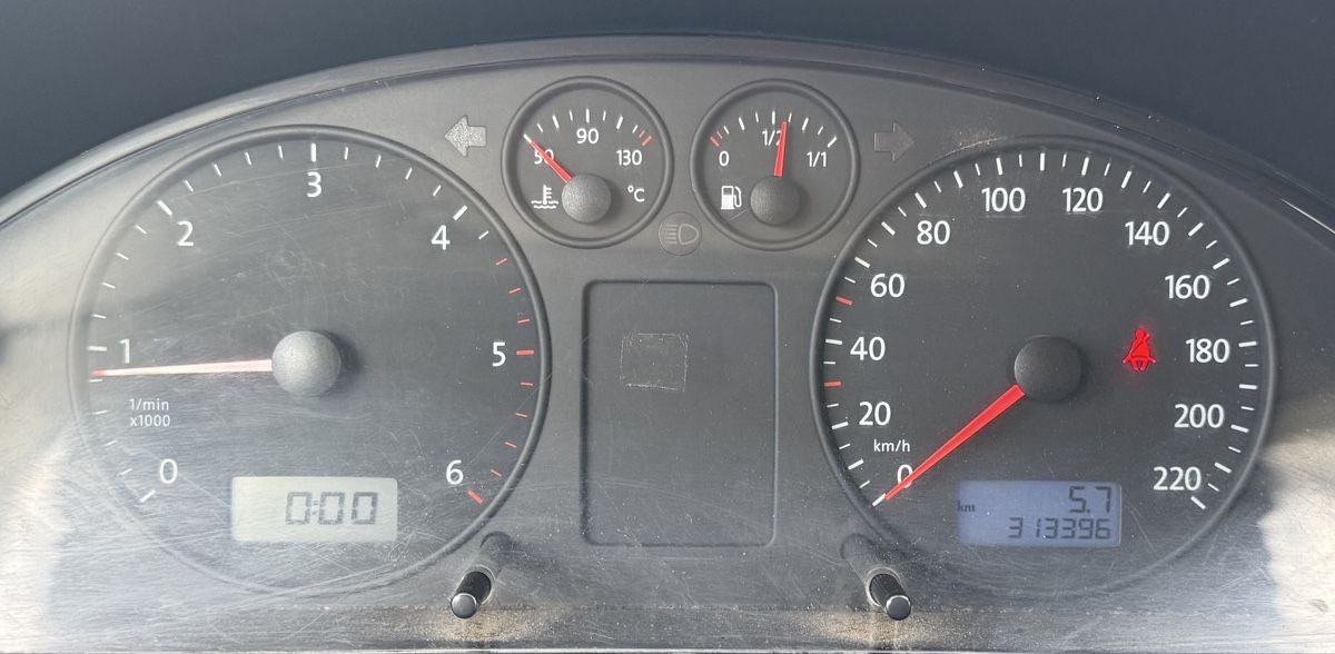 VW Nutzfahrzeuge: VW Bus T5 – Gebraucht aus Uttigen von CS_Moto 5