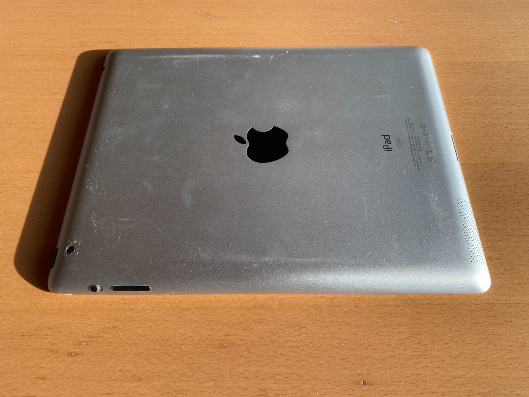 Apple Tablet PC: IPad 2, 32 GB, iOS 9.3.5 – Gebraucht aus Arnegg von  5