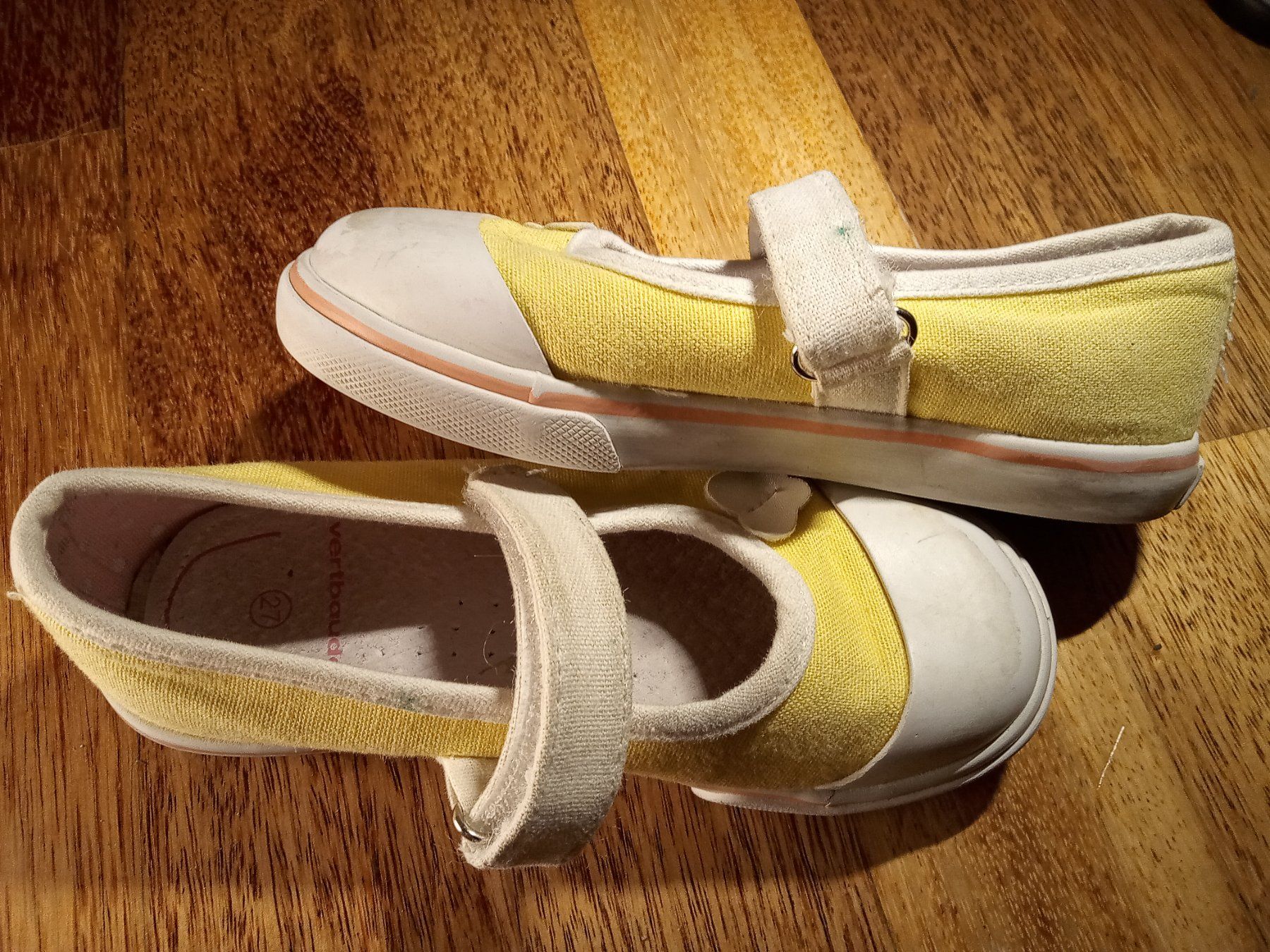 Vertbaudet Scarpe per ragazze: Vertbaudet Stoffschuhe Mädchen Grösse 27 – Usato da Büren SO venduto da swelch 2