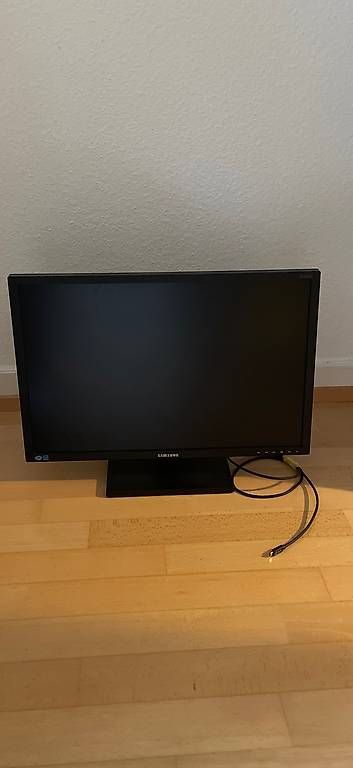 Samsung Monitor: Monitor mit USB-C Verbindungskabel – Usato da Luzern venduto da ron_6nh7