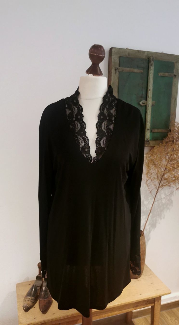 Tuniques: Sonja Marohn elegante Tunika mit Spitze Gr. L – D'occasion à gachnang par tibus1