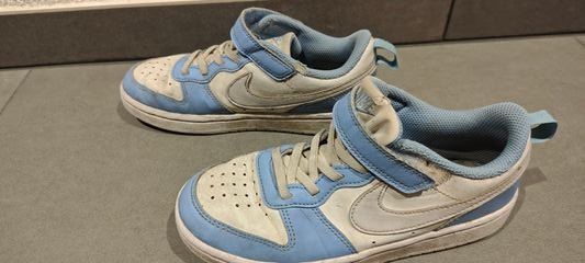 Nike Scarpe per ragazzi: Nike Turnschuhe/Sneaker Gr. 33 – Usato da Oberhofen AG venduto da iitf2020