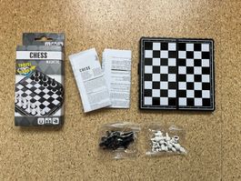 Spiel "Magnetisches Reiseschach"