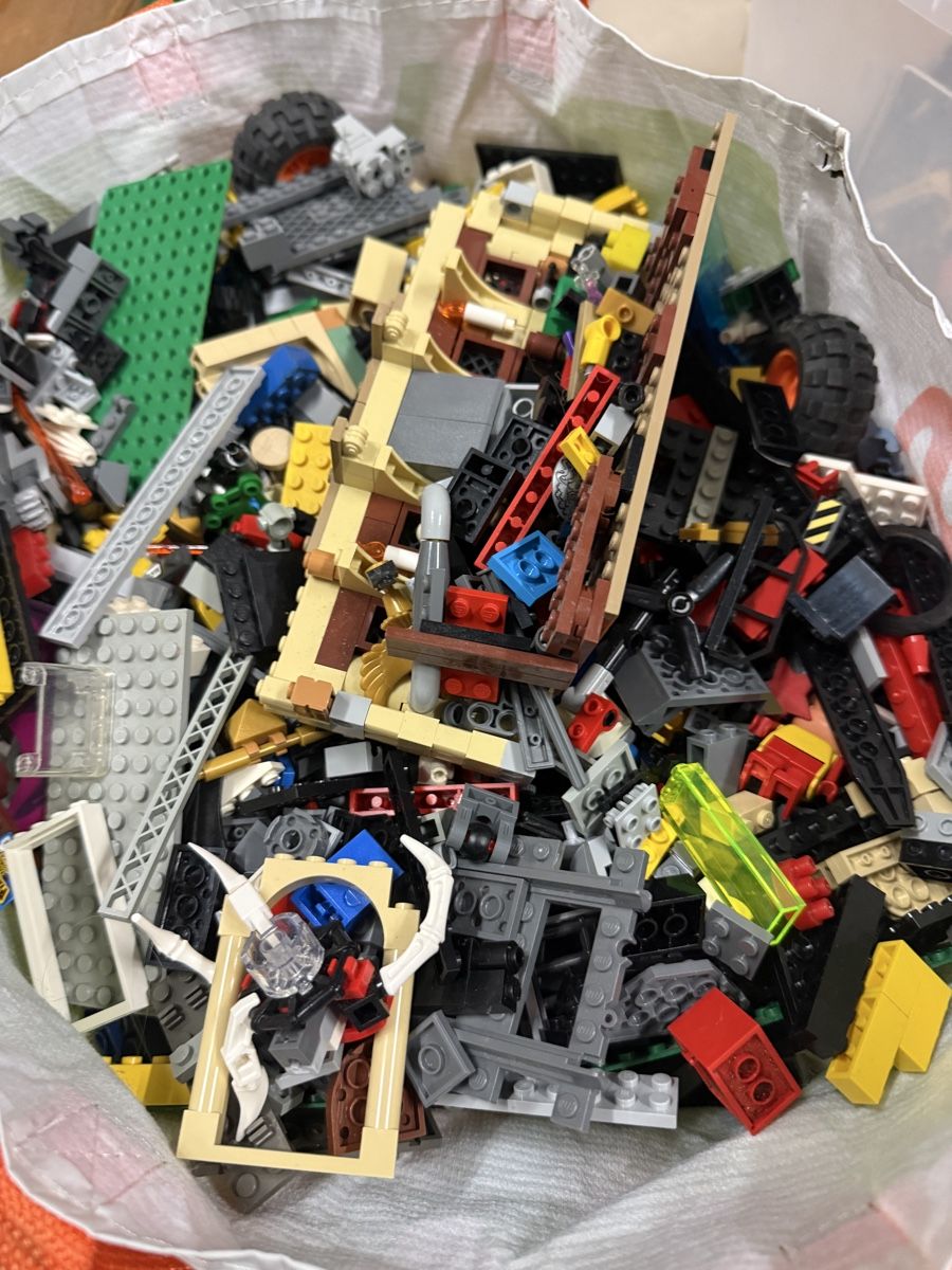 Lego Spielzeuge: Lego Set 4 8kg – Gebraucht aus Buttikon SZ von Kellerabteil 1