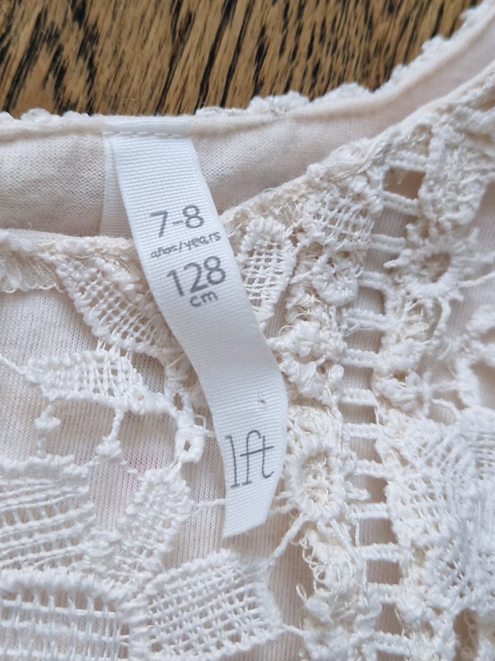 Camicie, T-shirt & Polo: Sommerliches Spitzentop Gr. 128 – Usato da Benken SG venduto da EgMoJo 1
