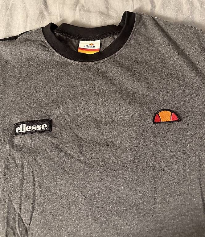 T-shirt: Ellesse T-Shirt grau – Usato da Wädenswil venduto da dom_pz5d 1