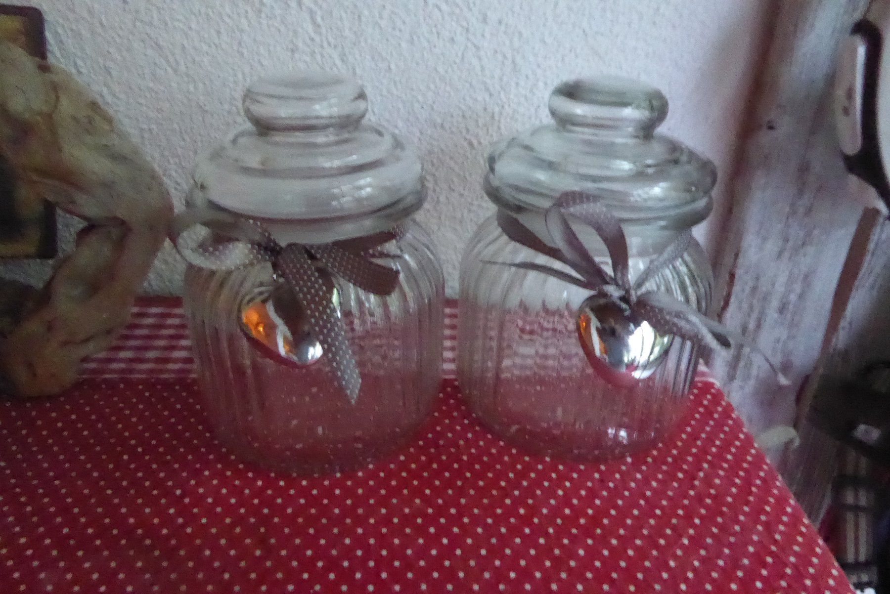 Tutte le decorazioni: 2 Vintage Gläser mit Deckel Glas – Usato da Sargans venduto da Benziner
