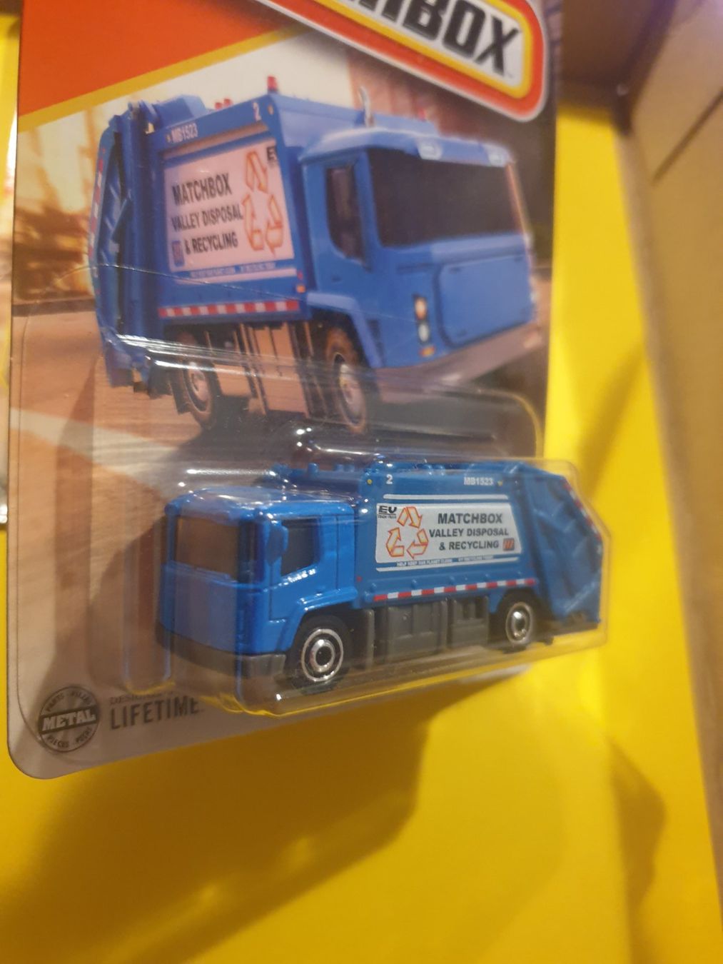 Matchbox Modellini d'auto: 3 x Matchbox GARBAGE TRUCKS – Nuovo e nell'imballaggio originale da Oftringen venduto da Rotor 7