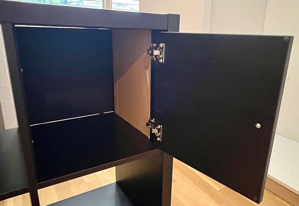 TV Möbel: Schwarzes TV-Sideboard / Lowboard mit 2 Türen und Fächern – Gebraucht aus Mels von Ralf-dp8t 1