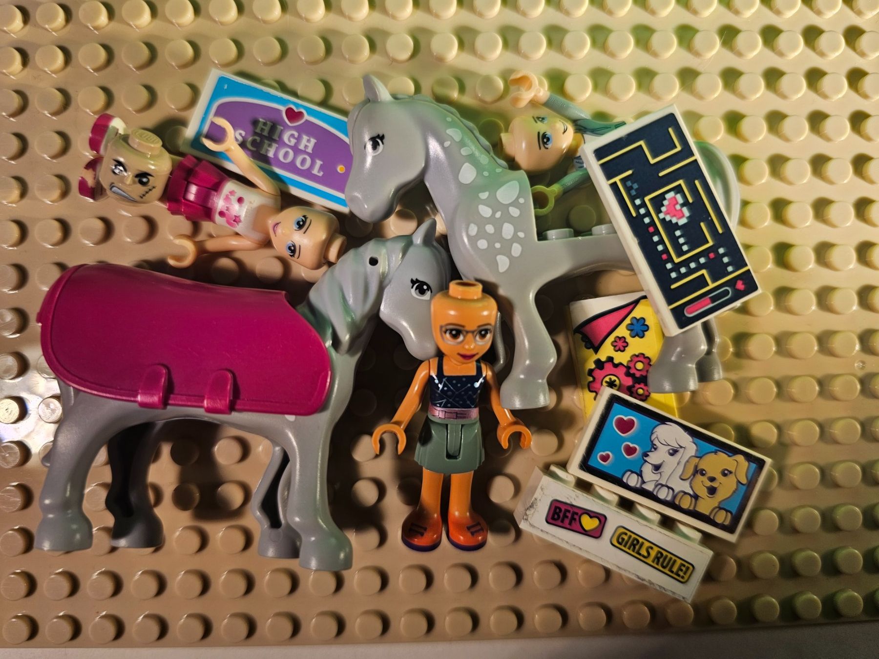 Figurines: LEGO Friends Pferde mit Figuren – D'occasion à Oberuzwil par Peppi56 1