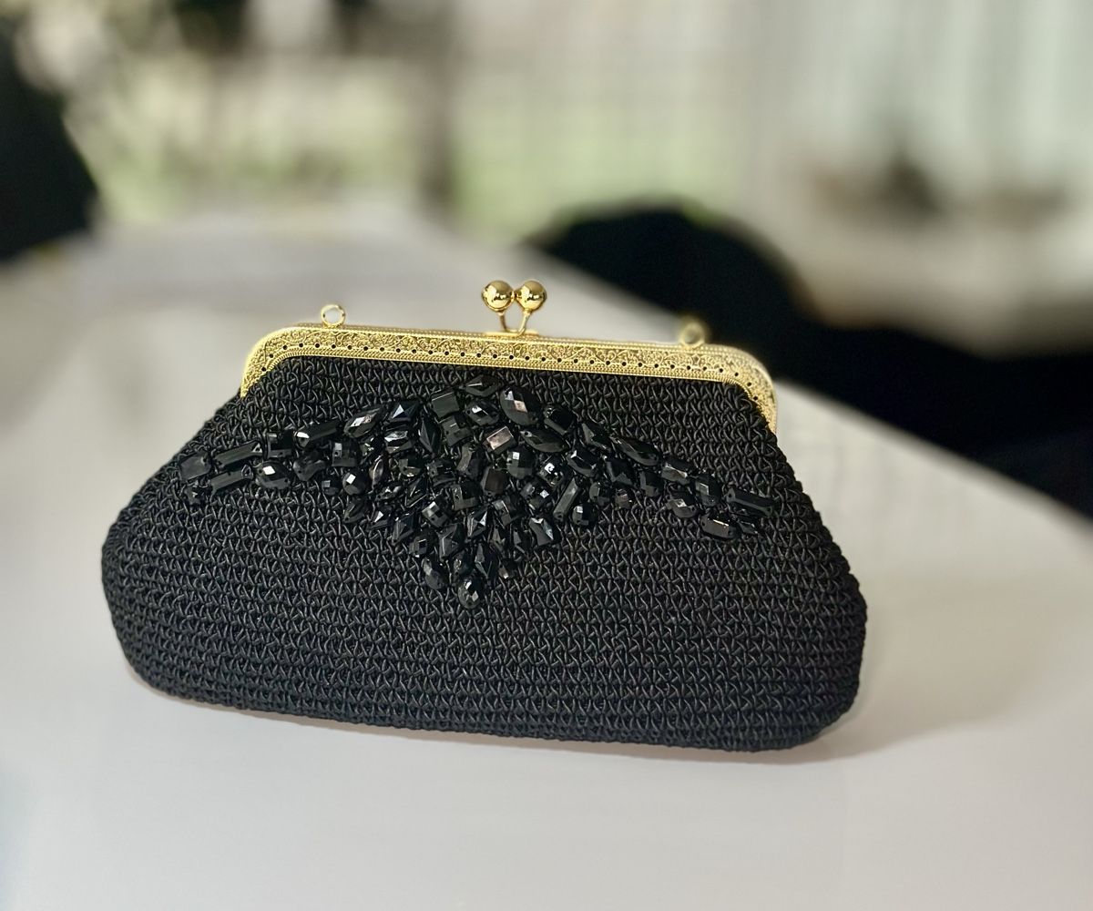 Sonstiges Uhren Zubehör: Black Beaded Bag with Gold Chain Strap – Neu und originalverpackt aus Oftringen von Eylem79 5