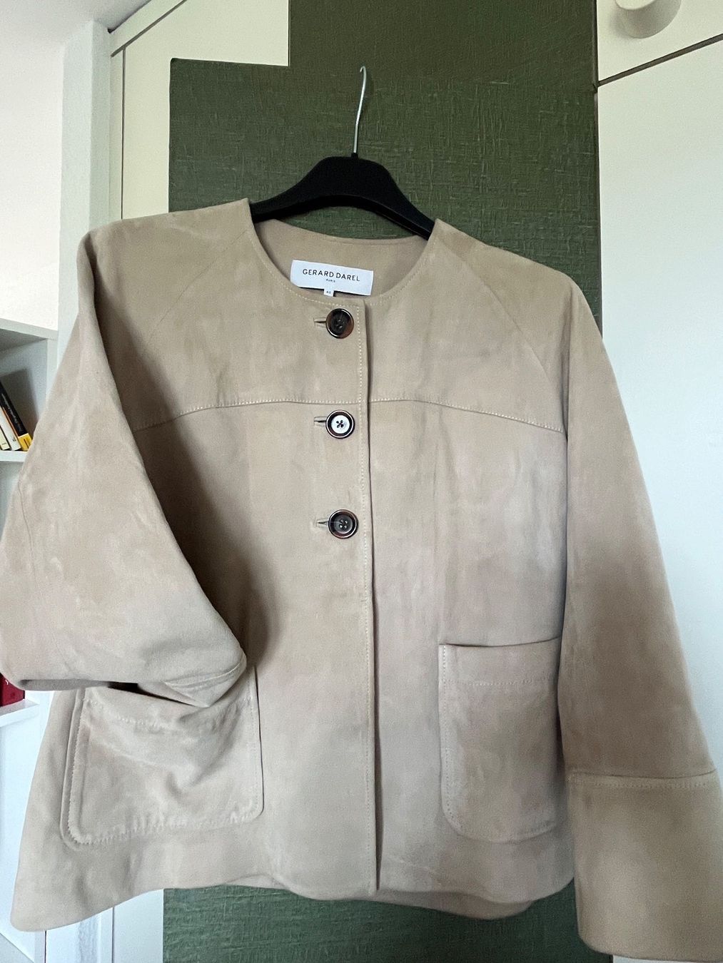 Gérard Darel Giacche: Veste en daim sable, Gérard Darel – Nuovo (secondo la descrizione) da Zürich venduto da Dyv