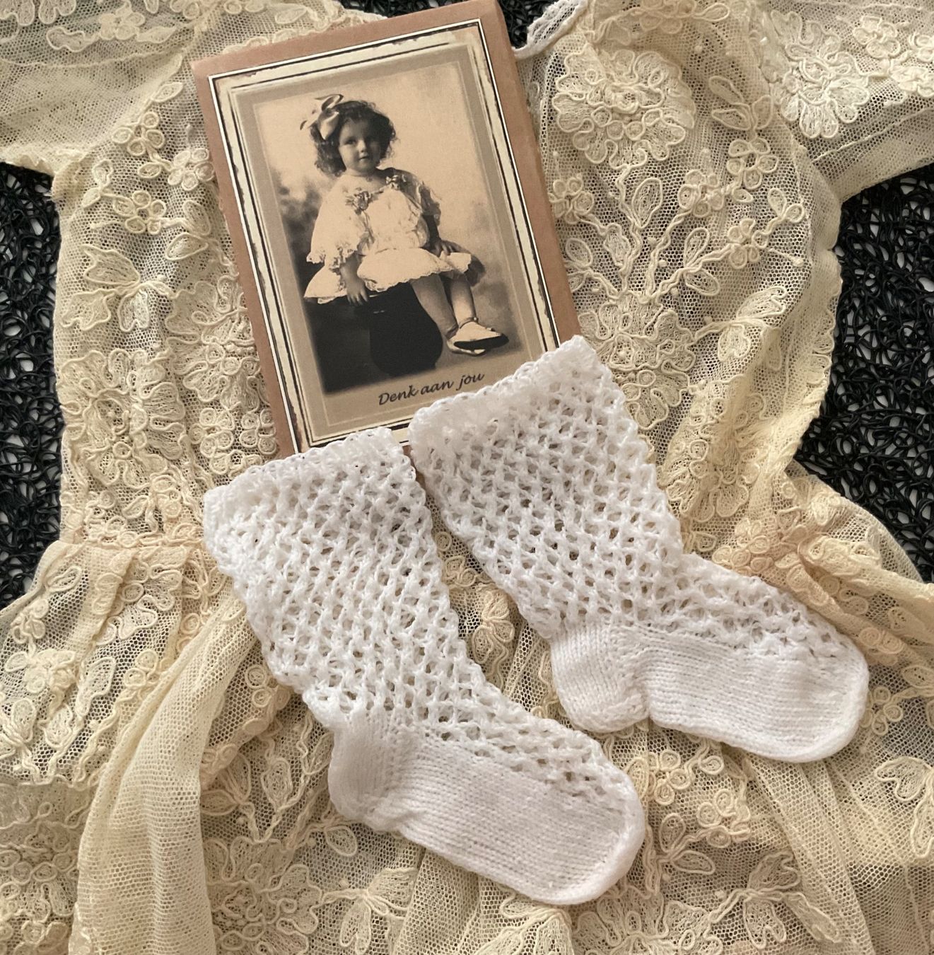 Puppen: Alte Puppensöckli – Gebraucht aus Luzern von Fairytel