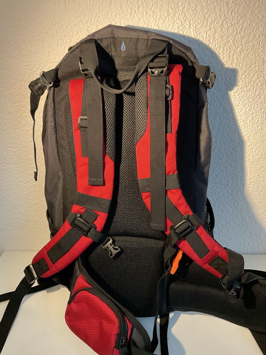 Hi-Tec Sacs à dos: Rucksack rot Hi-Tec – Neuf (Voir description) à Zofingen par Hoppla09 1